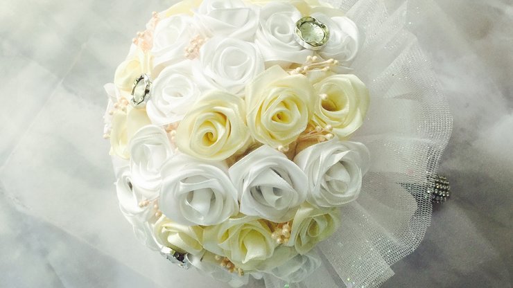 White and Yellow Flowers Table Decor