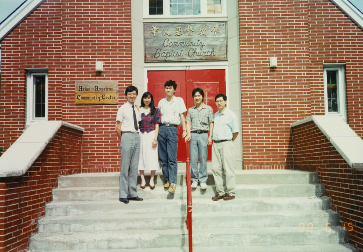 陈佐人夫妇和校友陈慎礼（MDiv 88）在美国见面。